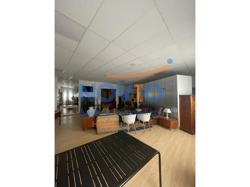 Bureau - 128 m² - 1 pièce