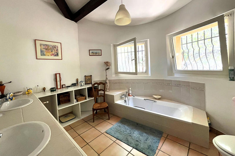 Maison - 257 m² - 10 pièces