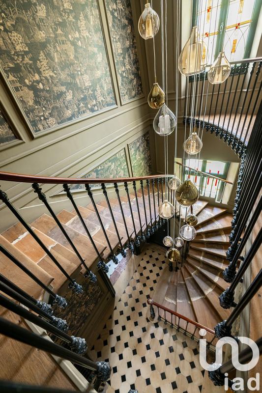 Maison - 327 m² - 10 pièces