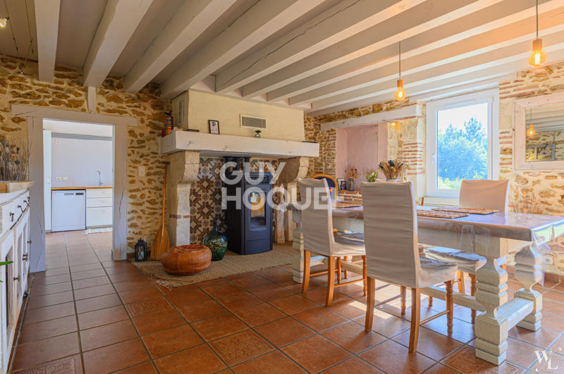 Maison - 220 m² - 5 pièces