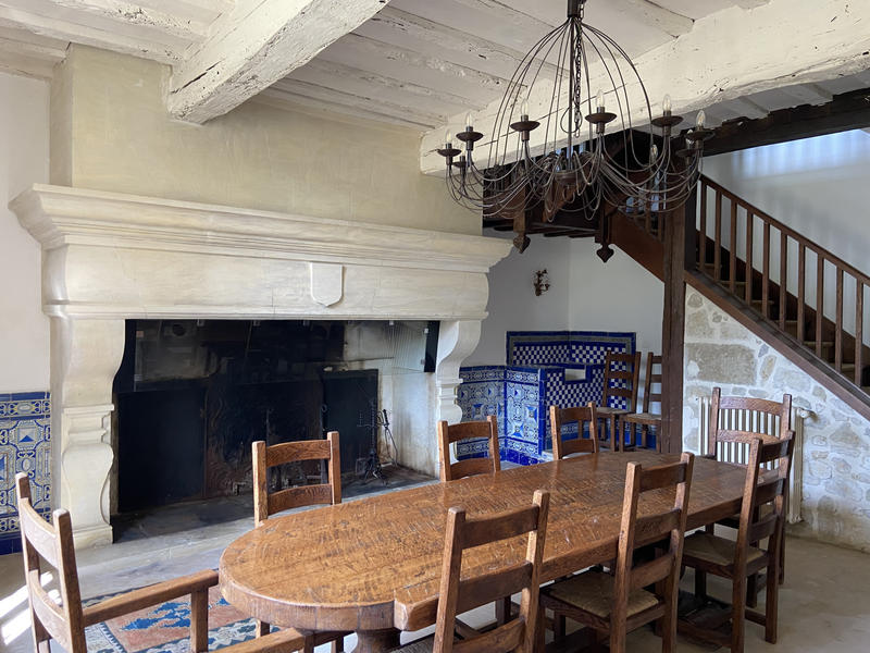 Propriété - 1 200 m² - 20 pièces