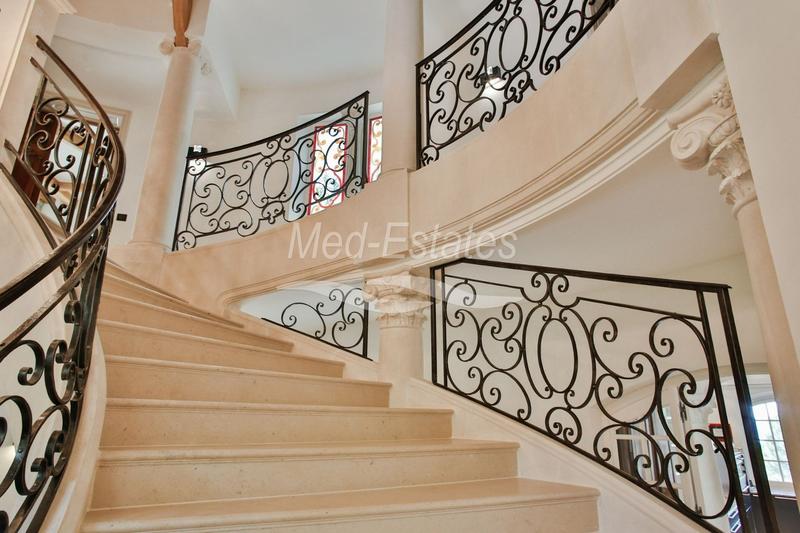 Demeure - 863 m² - 12 pièces