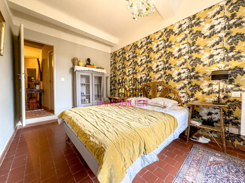 Maison - 460 m² - 12 pièces