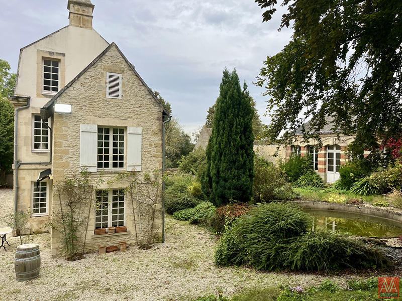 Maison - 335 m² - 10 pièces