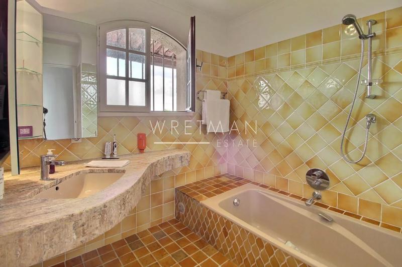 Villa - 233 m² - 5 pièces