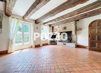 Maison - 210 m² - 8 pièces