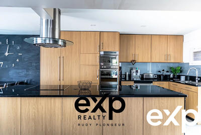 Maison - 285 m² - 9 pièces