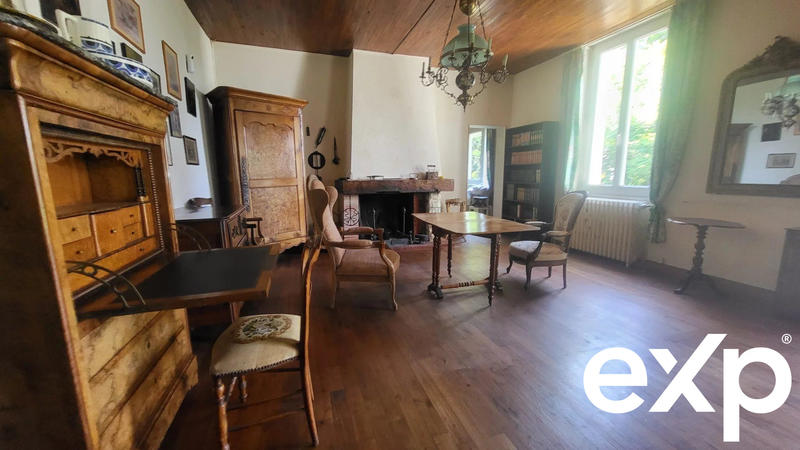 Maison - 213 m² - 8 pièces