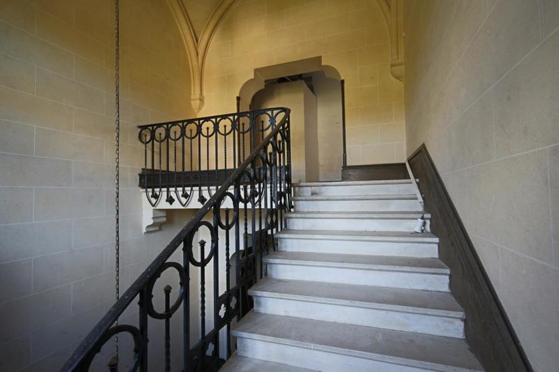 Château - 1 500 m² - 40 pièces