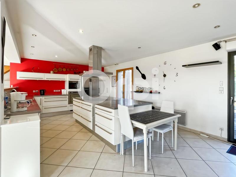 Maison - 209 m² - 6 pièces