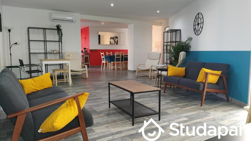 Chambre - 13 m² - 1 pièce