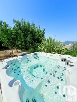 Maison - 207 m² - 7 pièces