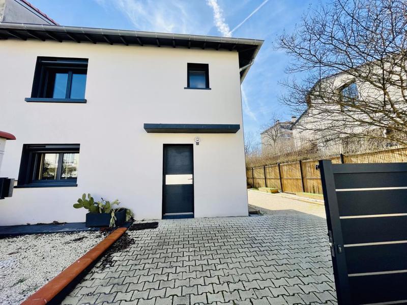 Maison - 90 m² - 4 pièces