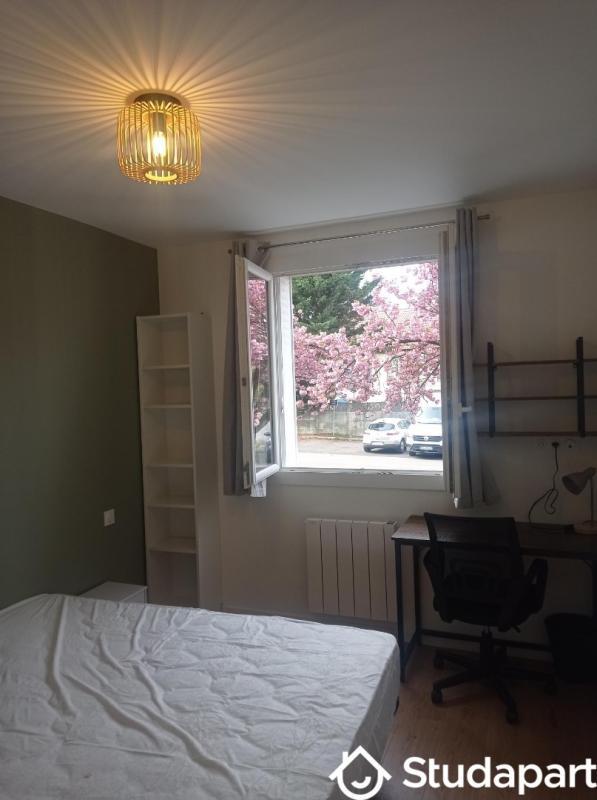 Chambre - 11 m² - 1 pièce