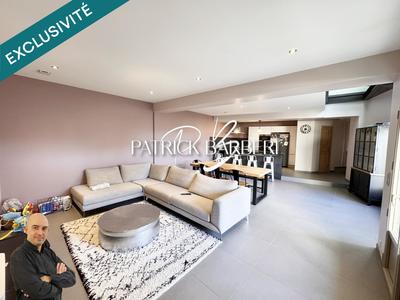 Maison - 225 m² - 8 pièces