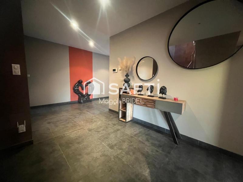 Maison - 270 m² - 10 pièces