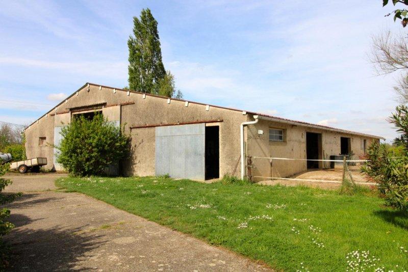 Propriété - 253 m² - 8 pièces