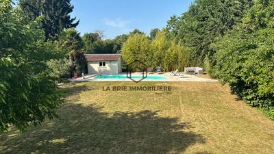 Maison - 161 m² - 8 pièces