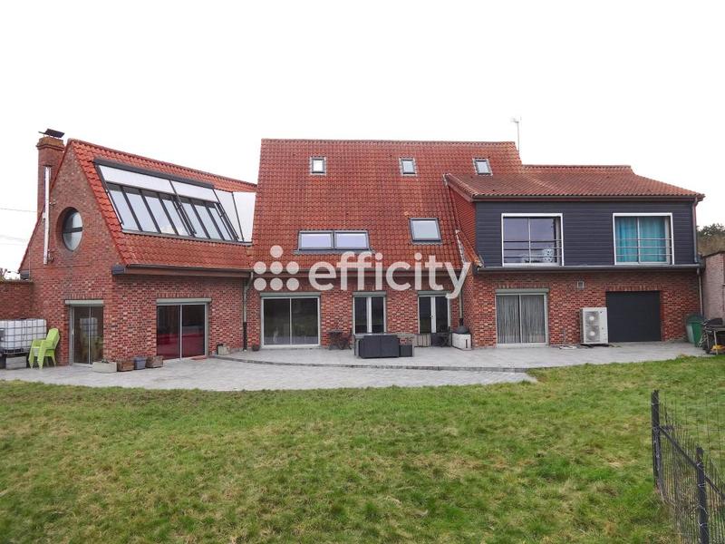 Maison - 260 m² - 12 pièces