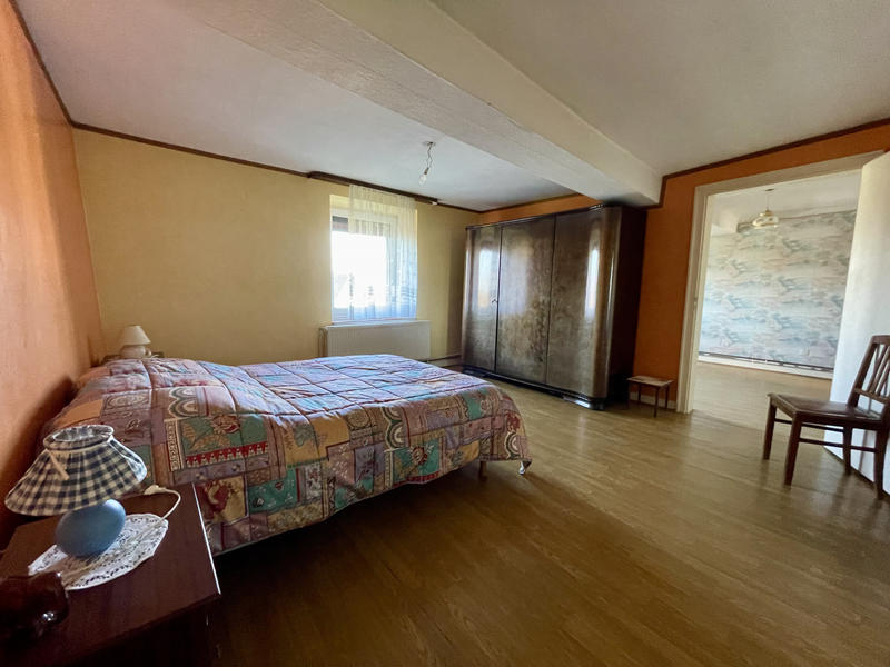 Maison - 290 m² - 9 pièces