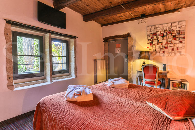 Maison - 222 m² - 7 pièces