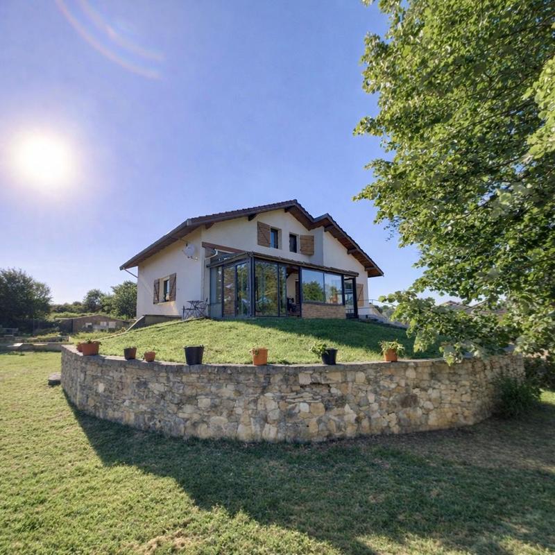 Maison - 202 m² - 8 pièces