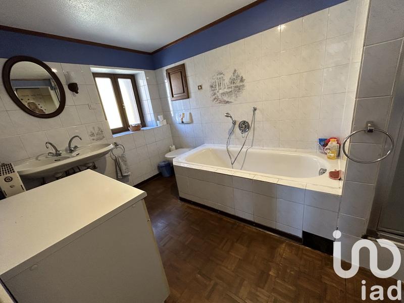 Maison - 235 m² - 9 pièces