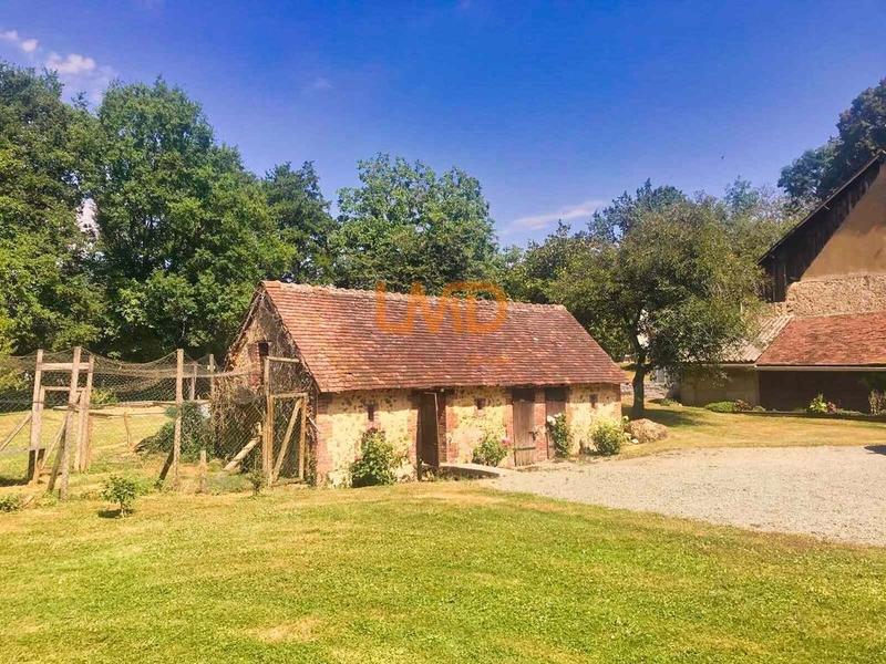 Propriété - 234 m² - 9 pièces