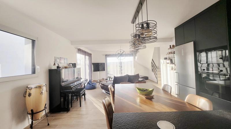 Maison - 110 m² - 6 pièces