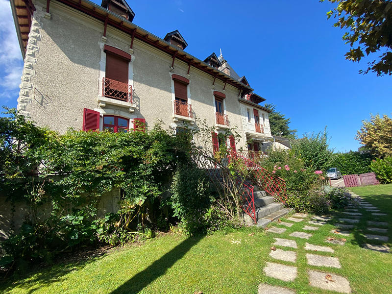 Maison - 260 m² - 9 pièces