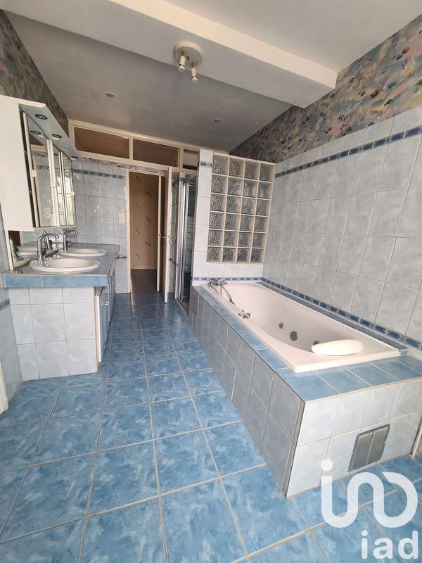 Maison - 222 m² - 7 pièces