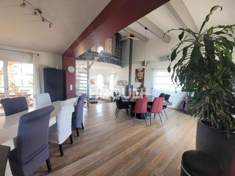 Villa - 258 m² - 8 pièces