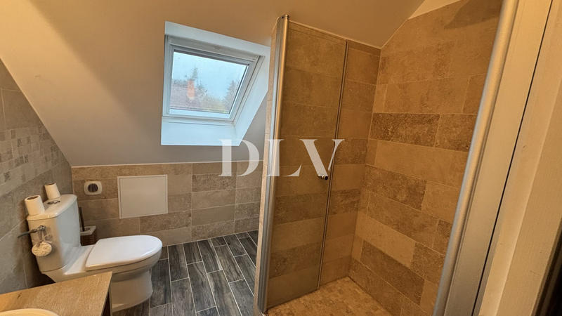 Maison - 200 m² - 8 pièces