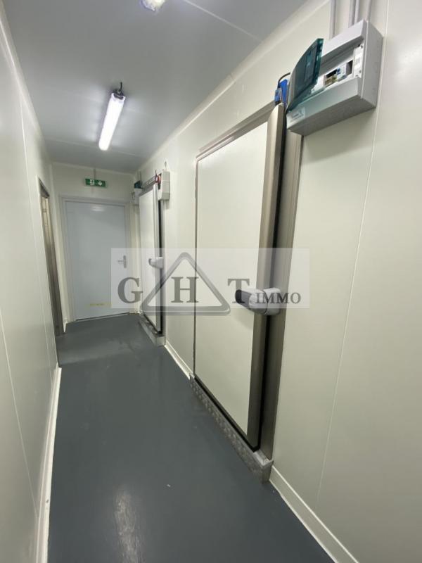 Entrepôt - 1 100 m²