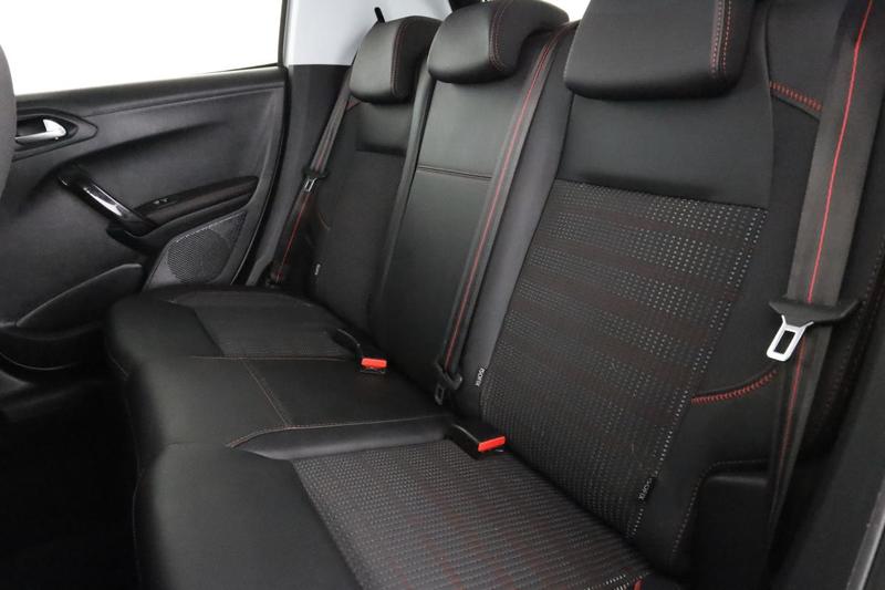 Peugeot 208 1.6 Blue-HDi Gt Line 5p 120 ch