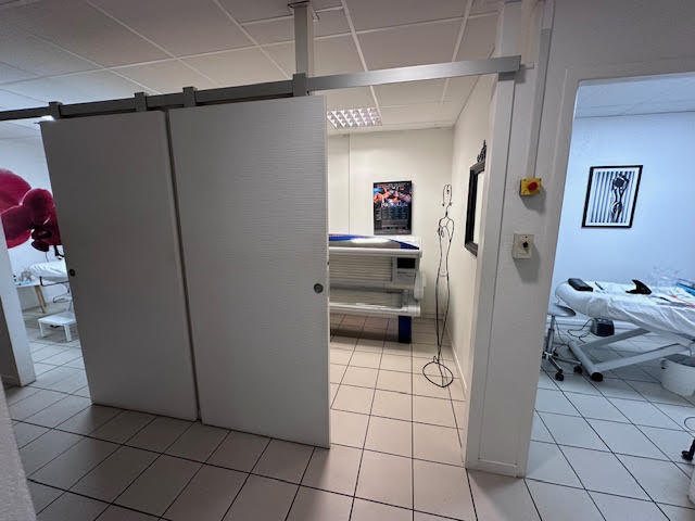 Local commercial - 107 m² - 9 pièces