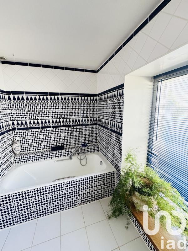 Maison - 318 m² - 7 pièces