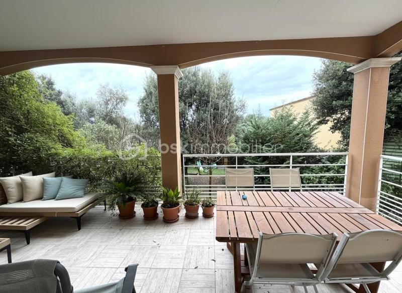 Maison traditionnelle - 94 m² - 4 pièces