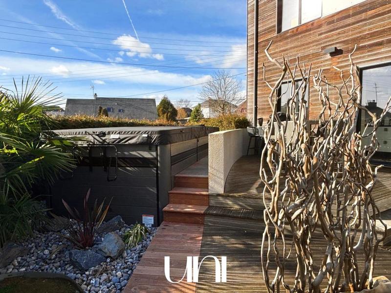 Maison - 210 m² - 6 pièces