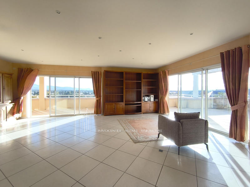 Appartement - 160 m² - 4 pièces