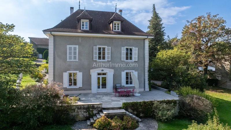 Maison - 241 m² - 10 pièces