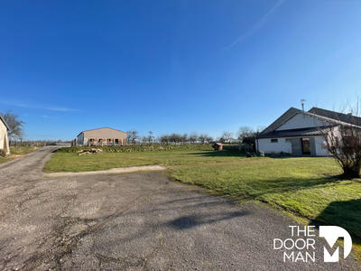 Services - 110 m² - 4 pièces