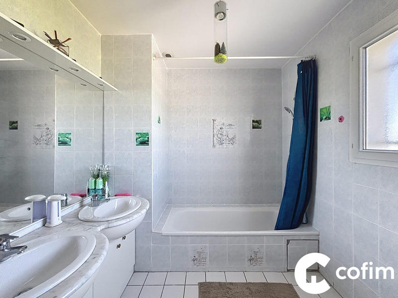 Maison - 147 m² - 9 pièces