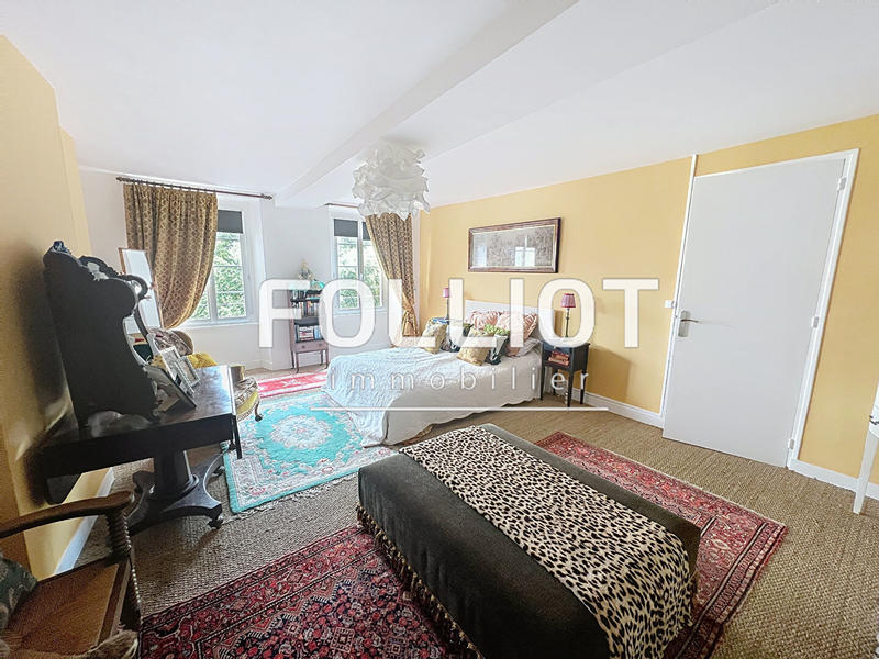 Maison - 315 m² - 15 pièces