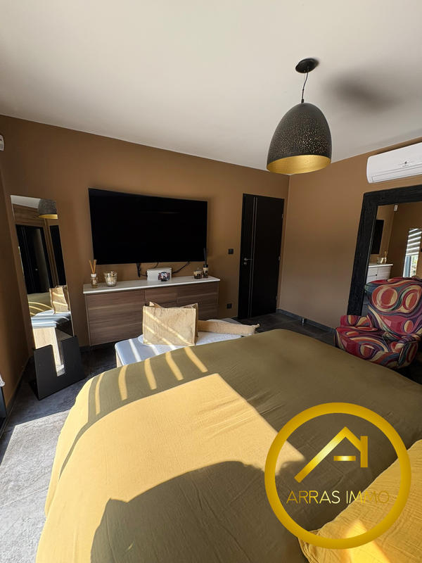 Maison - 208 m² - 8 pièces