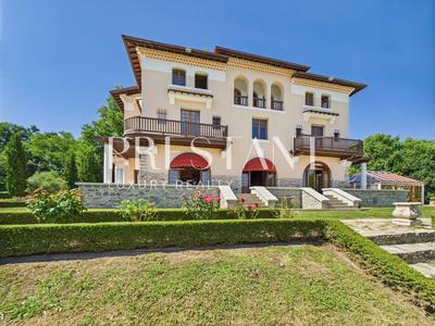 Maison - 470 m² - 15 pièces