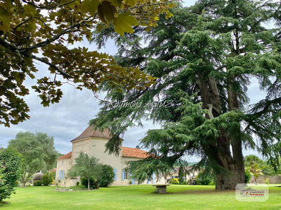 Maison - 515 m² - 16 pièces