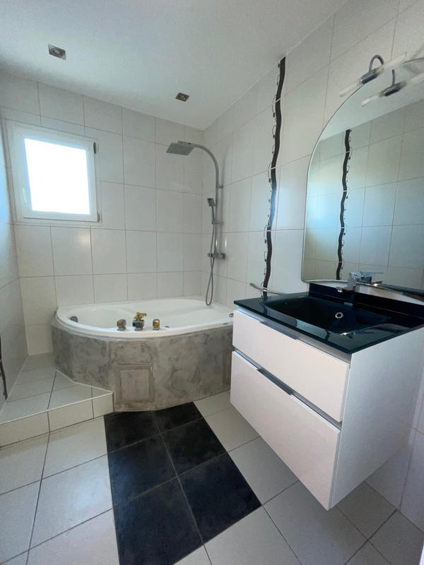 Villa - 170 m² - 6 pièces