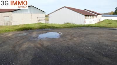 Terrain commercial - 1 500 m²
