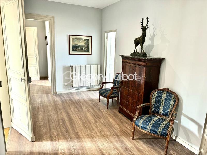 Maison - 301 m² - 11 pièces